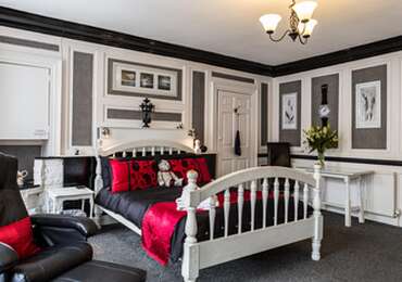 Double En-suite Room (inc. Breakfast) sleeps upto 4 with 2 pull out beds
