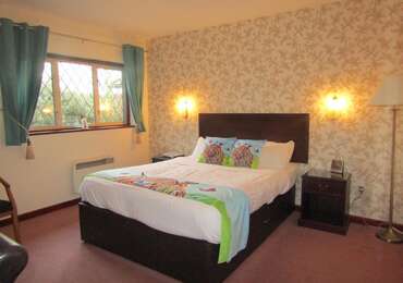 Rm12 Double lodge (bath)