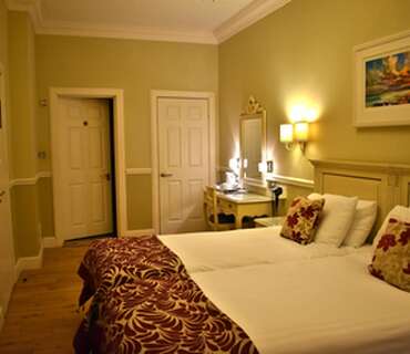 Twin Room (inc. Breakfast)