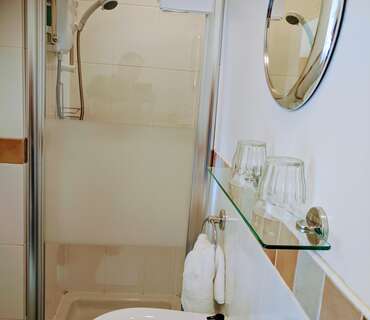 1st floorDouble En-suite Room (inc. Breakfast)