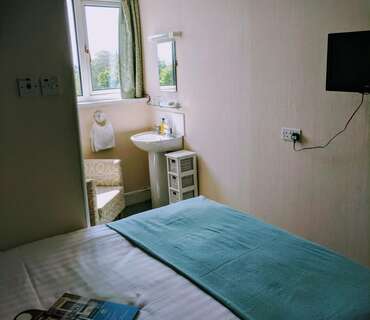 3rd Floor Super Single (en-suite) Inc. Breakfast