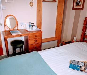3rd Floor Super Single (en-suite) Inc. Breakfast
