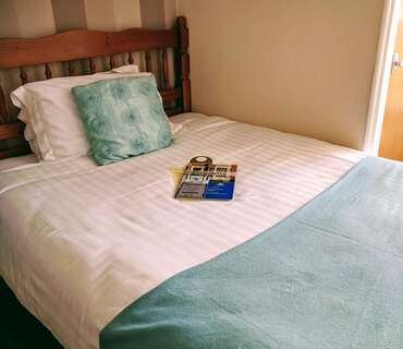 3rd Floor Super Single (en-suite) Inc. Breakfast