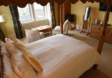 Four Poster Room En-suite Sea View (inc Breakfast) Room 2