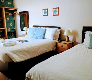 2nd floor PremiumTwin En-suite Room (inc. Breakfast)